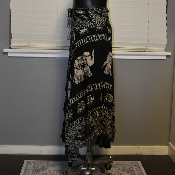 Black and White Elephant Print Skirt - Picture 2 of 5